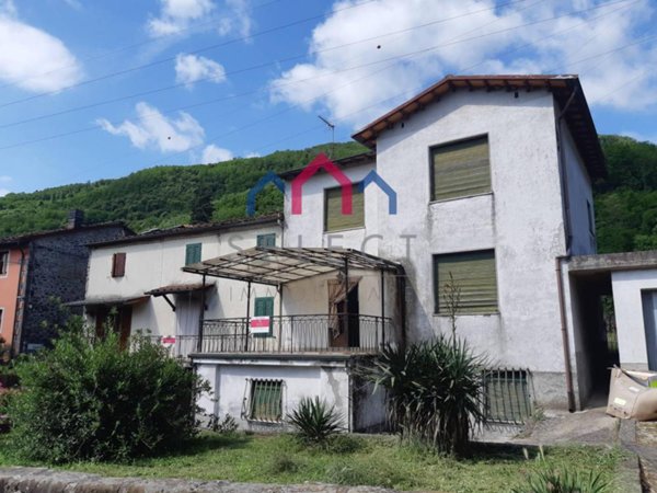 casa indipendente in vendita a Borgo a Mozzano in zona Piano della Rocca