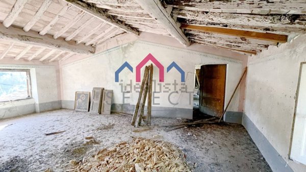 casa indipendente in vendita a Borgo a Mozzano in zona Partigliano