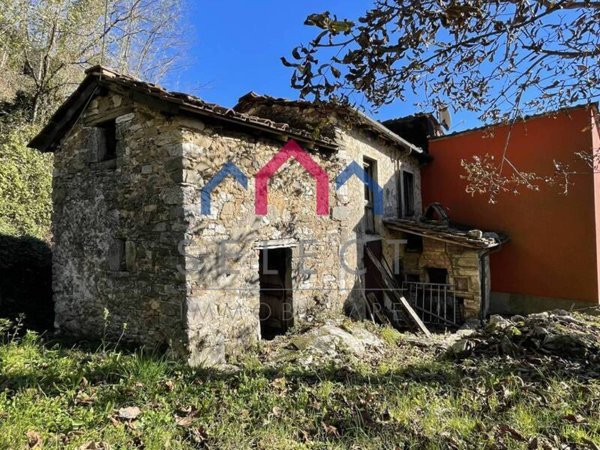 casa indipendente in vendita a Borgo a Mozzano in zona Cune