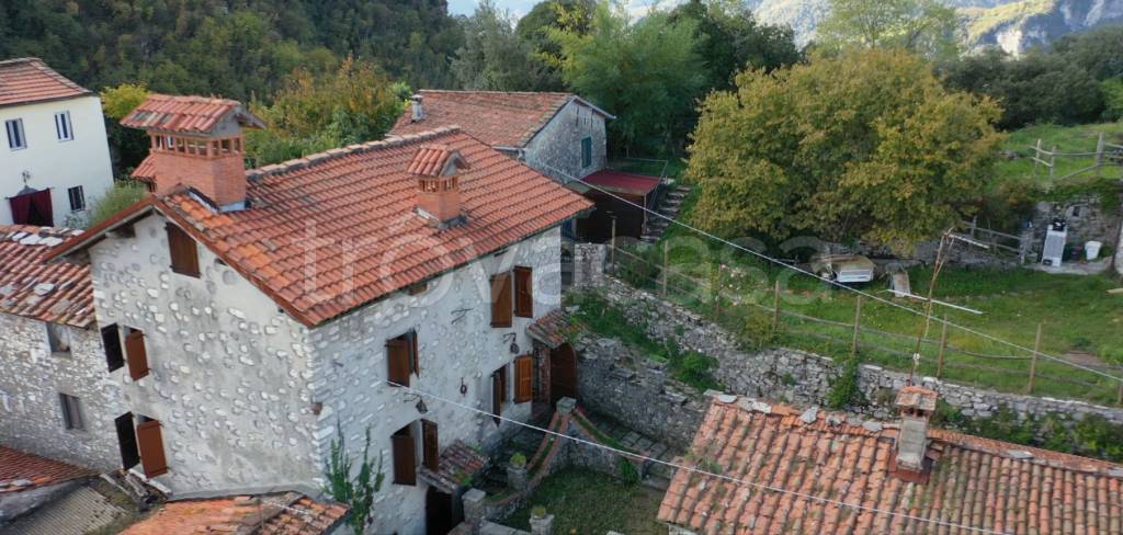 casa indipendente in vendita a Borgo a Mozzano in zona Motrone