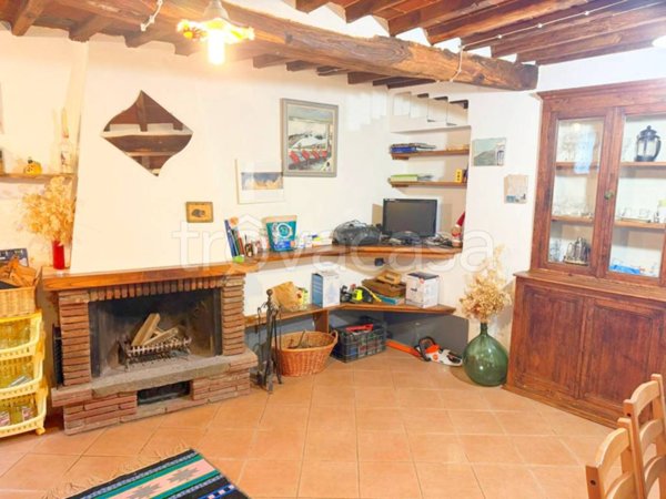 casa indipendente in vendita a Borgo a Mozzano in zona Oneta