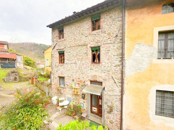 casa indipendente in vendita a Borgo a Mozzano in zona Oneta