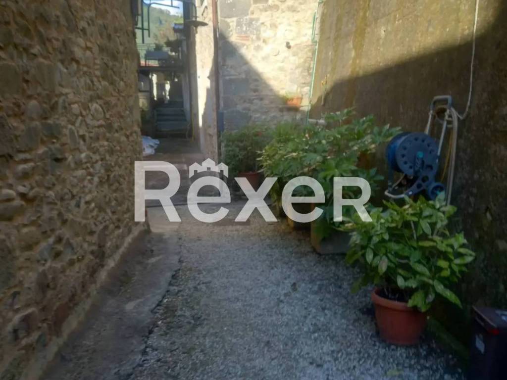 casa indipendente in vendita a Borgo a Mozzano in zona Chifenti