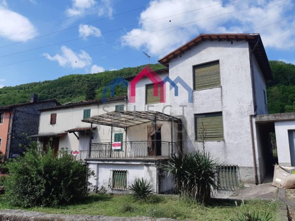 casa indipendente in vendita a Borgo a Mozzano in zona Piano della Rocca