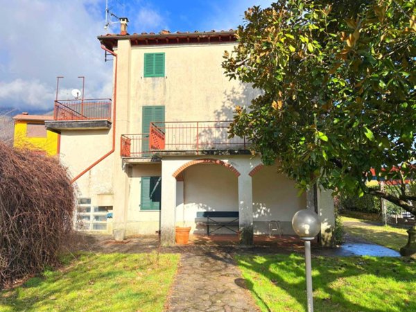 casa indipendente in vendita a Borgo a Mozzano in zona Diecimo
