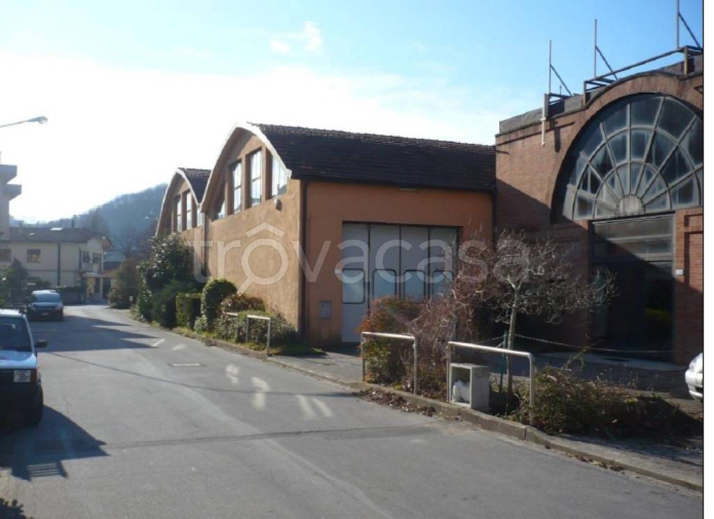 locale commerciale in vendita a Borgo a Mozzano