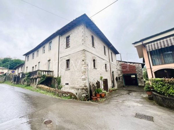 casa indipendente in vendita a Borgo a Mozzano in zona Valdottavo