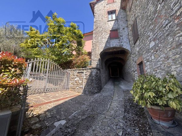 casa indipendente in vendita a Borgo a Mozzano in zona Cune