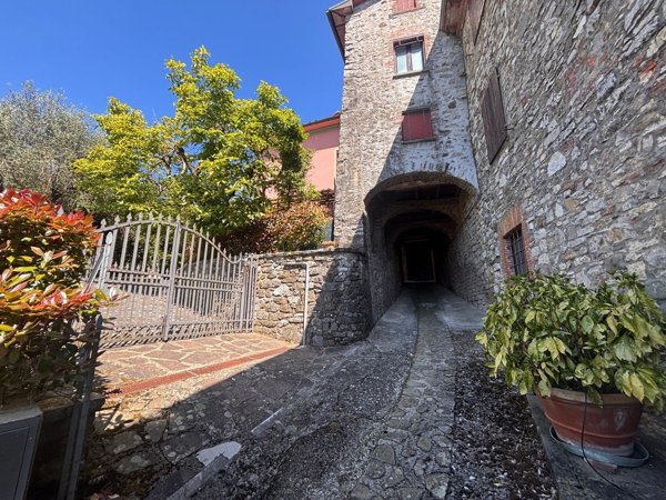 casa indipendente in vendita a Borgo a Mozzano in zona Cune