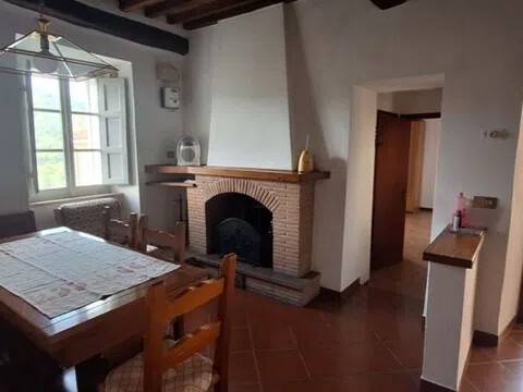 casa indipendente in vendita a Borgo a Mozzano in zona Domazzano