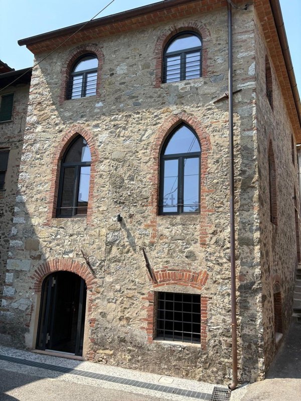 intera palazzina in vendita a Borgo a Mozzano in zona Valdottavo