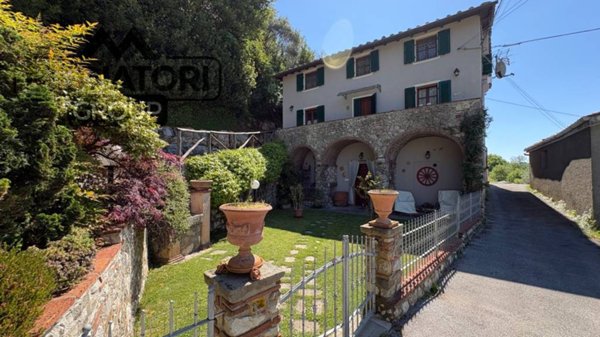 casa indipendente in vendita a Borgo a Mozzano in zona Valdottavo