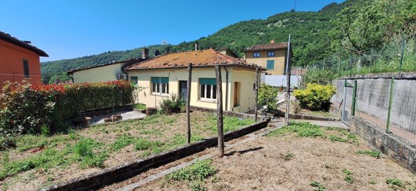 casa indipendente in vendita a Borgo a Mozzano in zona Cune