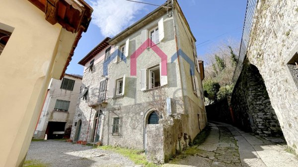 intera palazzina in vendita a Borgo a Mozzano in zona Cune