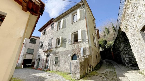 casa indipendente in vendita a Borgo a Mozzano in zona Cune