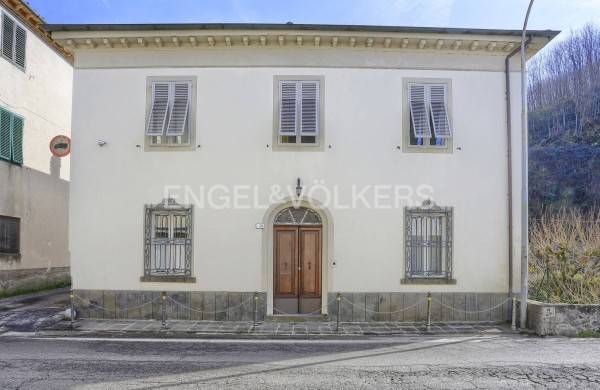 casa indipendente in vendita a Borgo a Mozzano in zona Chifenti