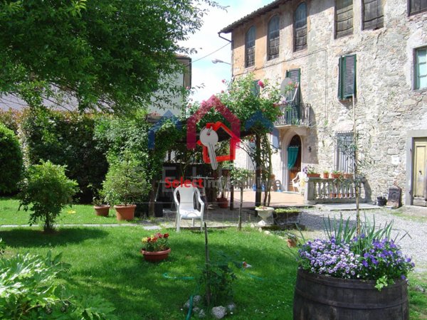 casa indipendente in vendita a Borgo a Mozzano in zona Chifenti