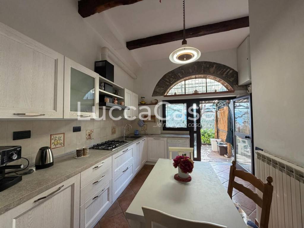 casa indipendente in vendita a Borgo a Mozzano in zona Oneta