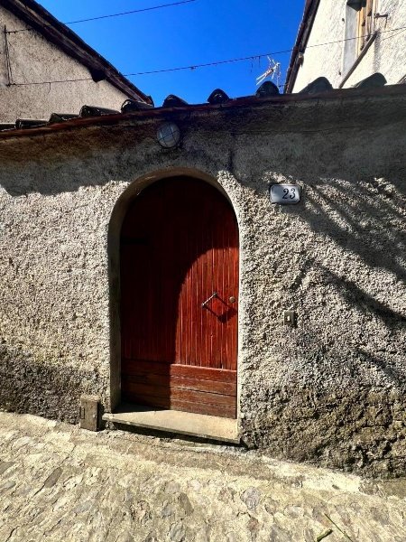casa indipendente in vendita a Borgo a Mozzano in zona Partigliano