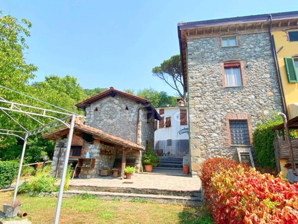 casa indipendente in vendita a Borgo a Mozzano in zona Valdottavo