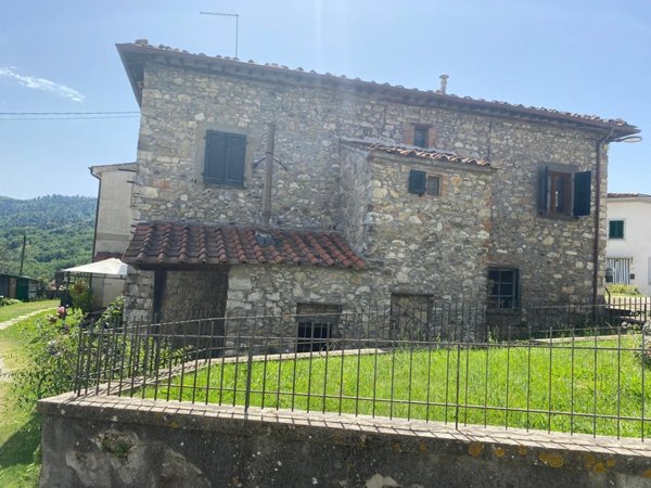 casa indipendente in vendita a Borgo a Mozzano in zona Valdottavo