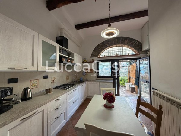 casa indipendente in vendita a Borgo a Mozzano in zona Oneta