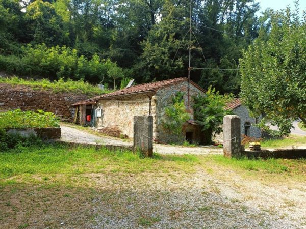 casa indipendente in vendita a Borgo a Mozzano in zona Tempagnano