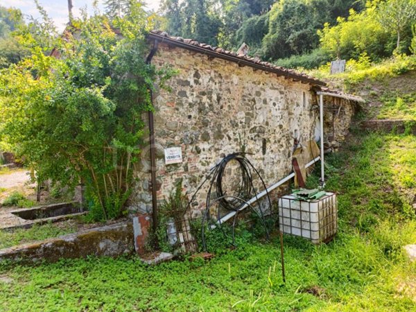 casa indipendente in vendita a Borgo a Mozzano in zona Tempagnano