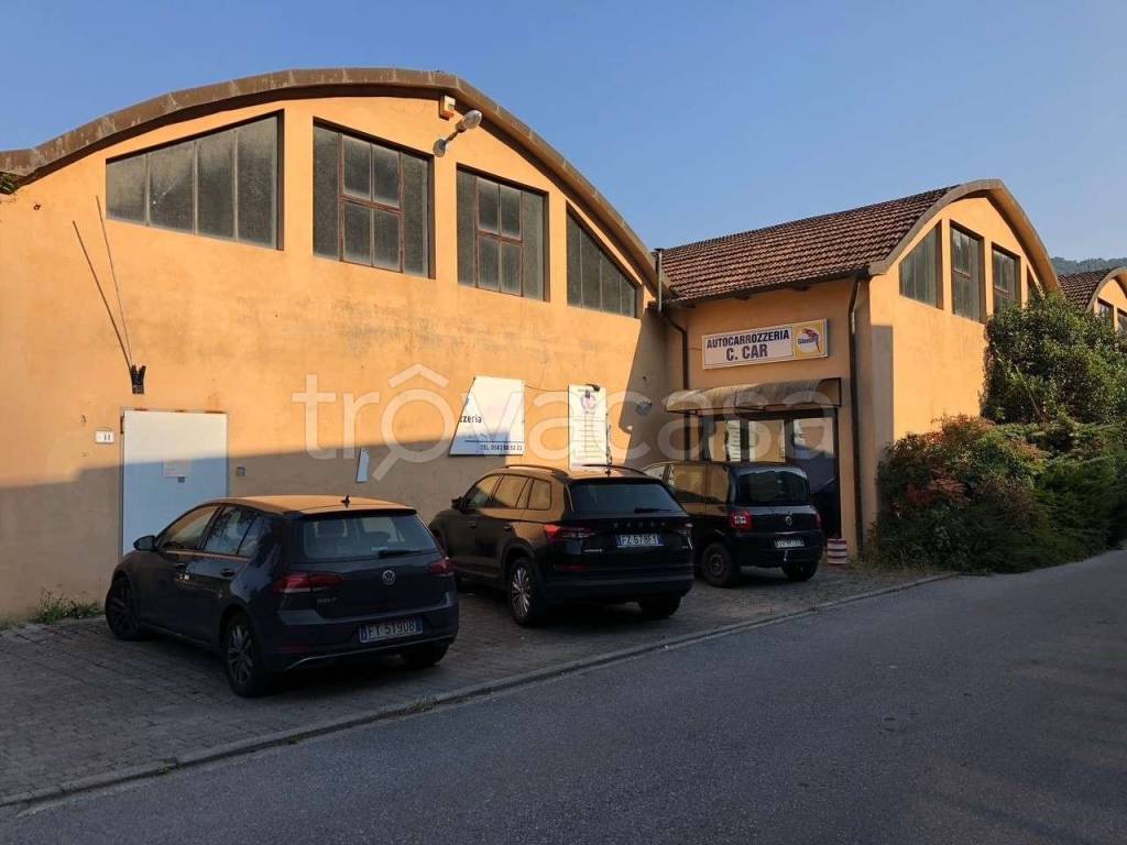 locale commerciale in vendita a Borgo a Mozzano
