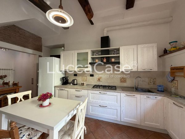casa indipendente in vendita a Borgo a Mozzano in zona Oneta