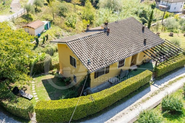 casa indipendente in vendita a Borgo a Mozzano in zona Valdottavo