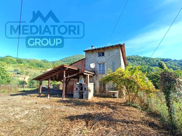 casa indipendente in vendita a Borgo a Mozzano in zona Valdottavo