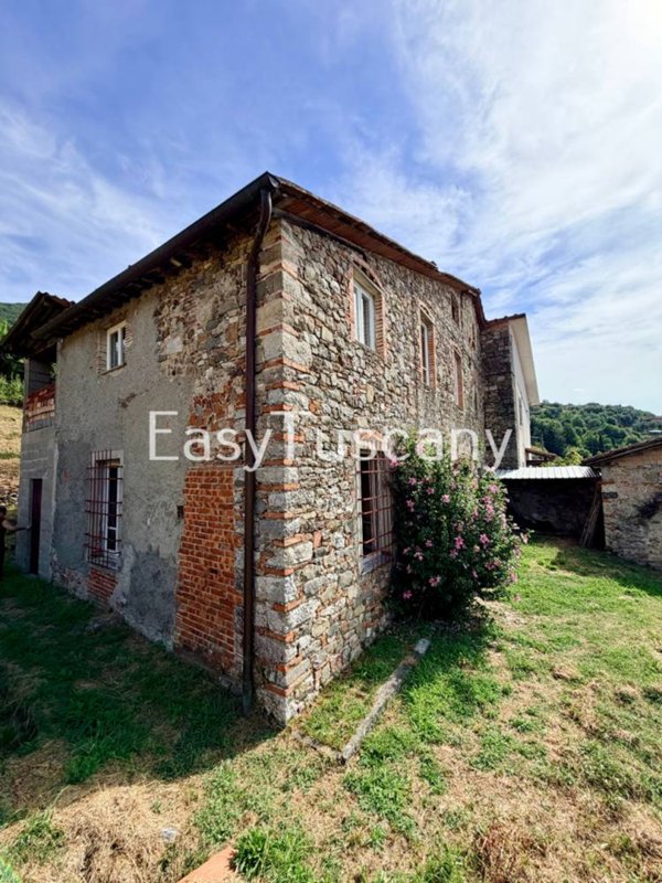 casa indipendente in vendita a Borgo a Mozzano in zona Valdottavo