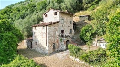casa indipendente in vendita a Borgo a Mozzano in zona Domazzano