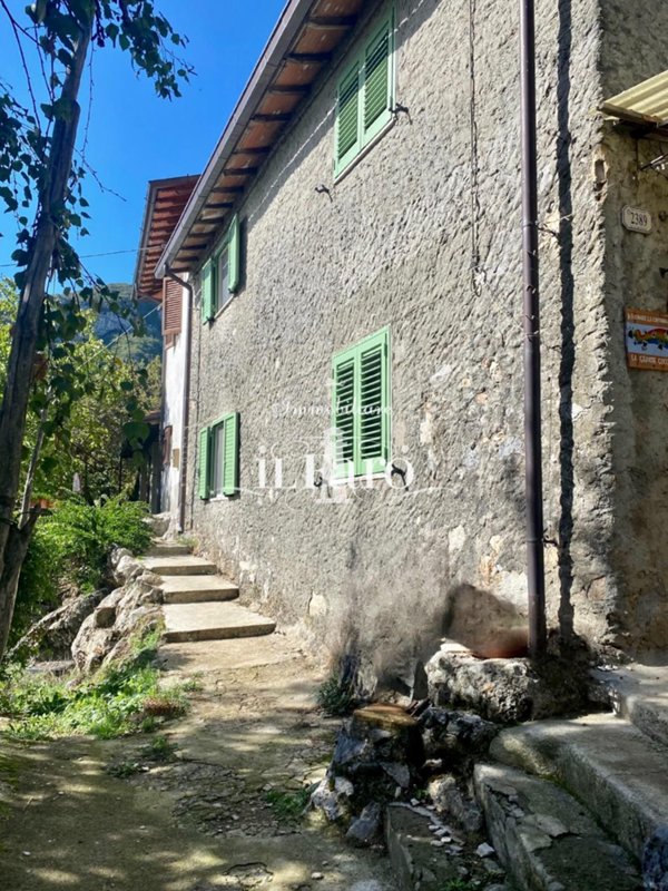 casa indipendente in vendita a Camaiore in zona Casoli