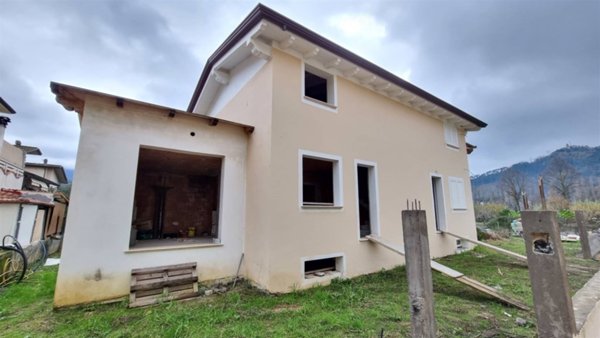 casa indipendente in vendita a Camaiore