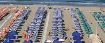 negozio in vendita a Camaiore in zona Lido di Camaiore