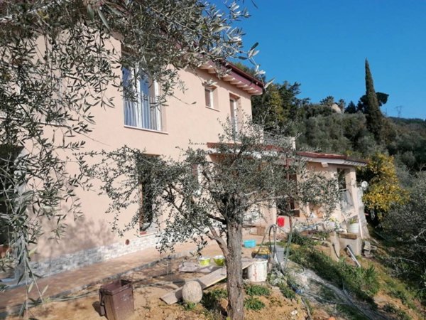 casa indipendente in vendita a Camaiore