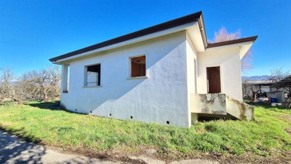 casa indipendente in vendita a Camaiore in zona Lido di Camaiore
