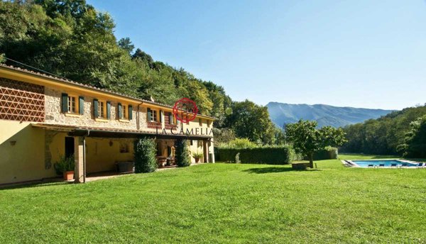 casa indipendente in vendita a Camaiore in zona Montebello