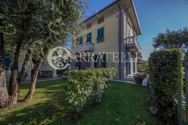 casa indipendente in vendita a Camaiore in zona Lido di Camaiore