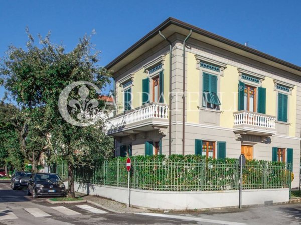 casa indipendente in vendita a Camaiore in zona Lido di Camaiore