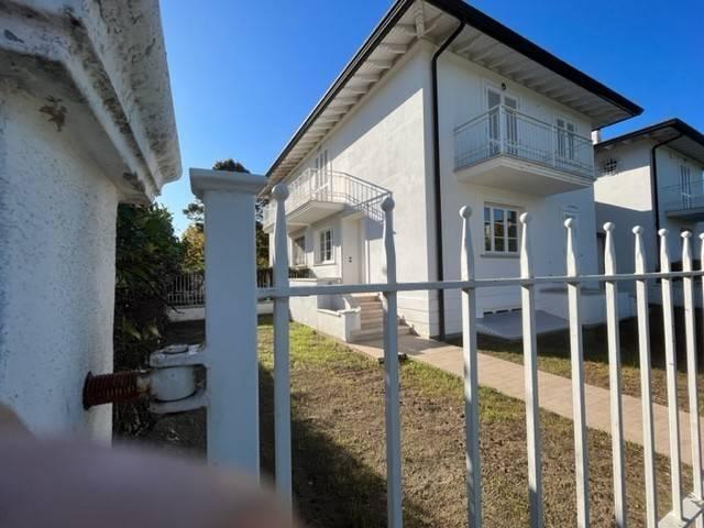 casa indipendente in vendita a Camaiore in zona Lido di Camaiore