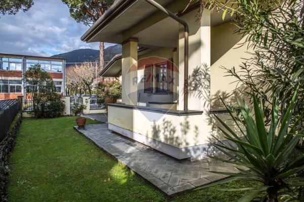 casa indipendente in vendita a Camaiore