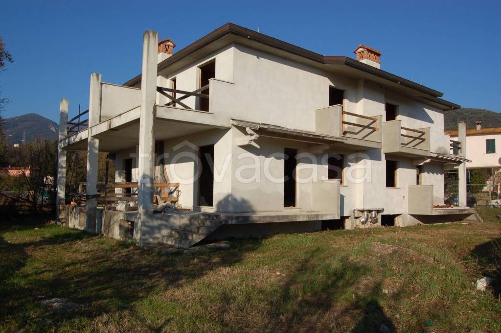 casa indipendente in vendita a Camaiore in zona Capezzano Pianore
