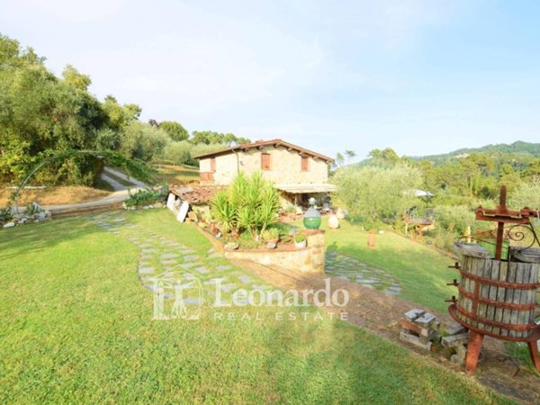 villa in vendita a Camaiore