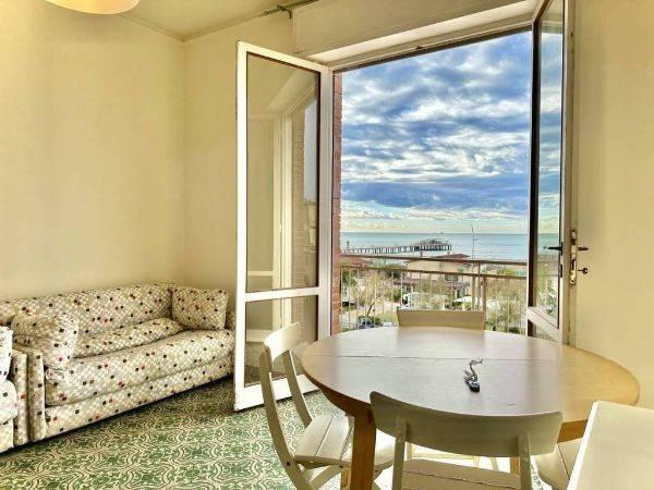 appartamento in vendita a Camaiore in zona Lido di Camaiore