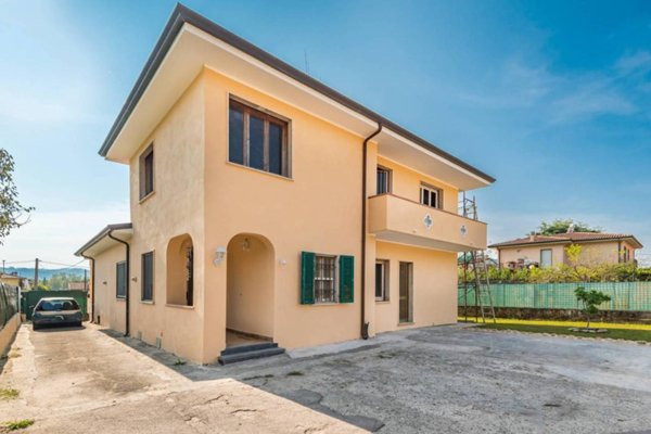 casa indipendente in vendita a Camaiore