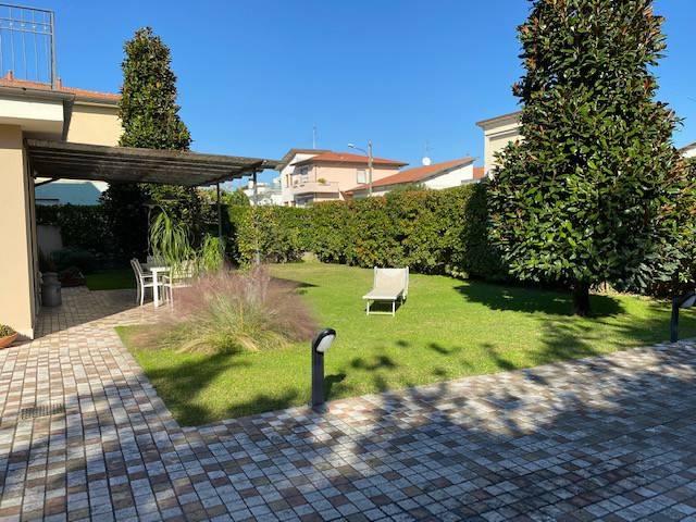 casa indipendente in vendita a Camaiore in zona Lido di Camaiore