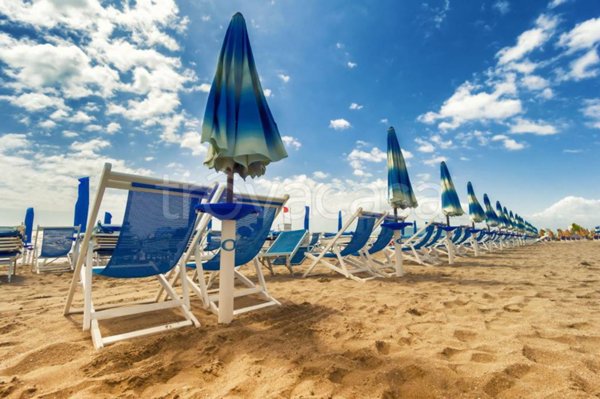 negozio in vendita a Camaiore in zona Lido di Camaiore